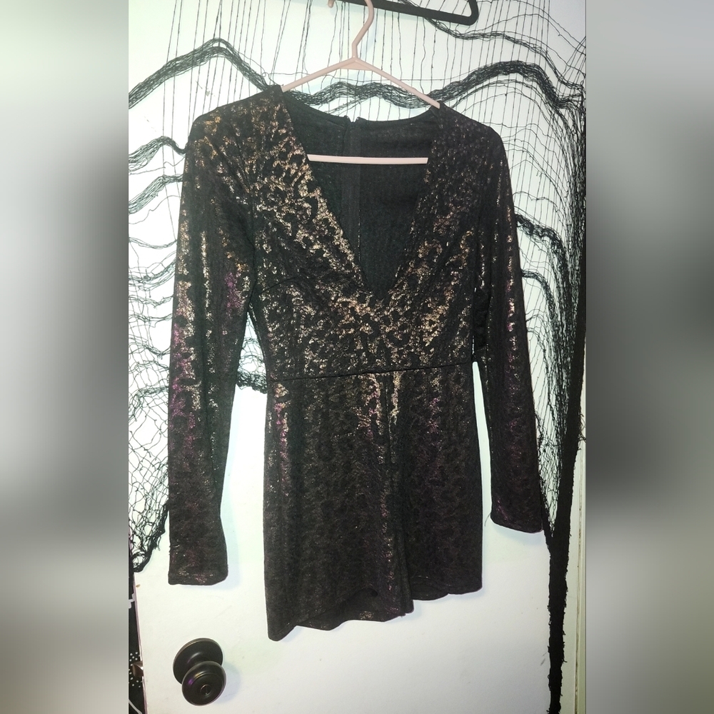 ✨️Black and Gold Long Sleeve Romper✨️